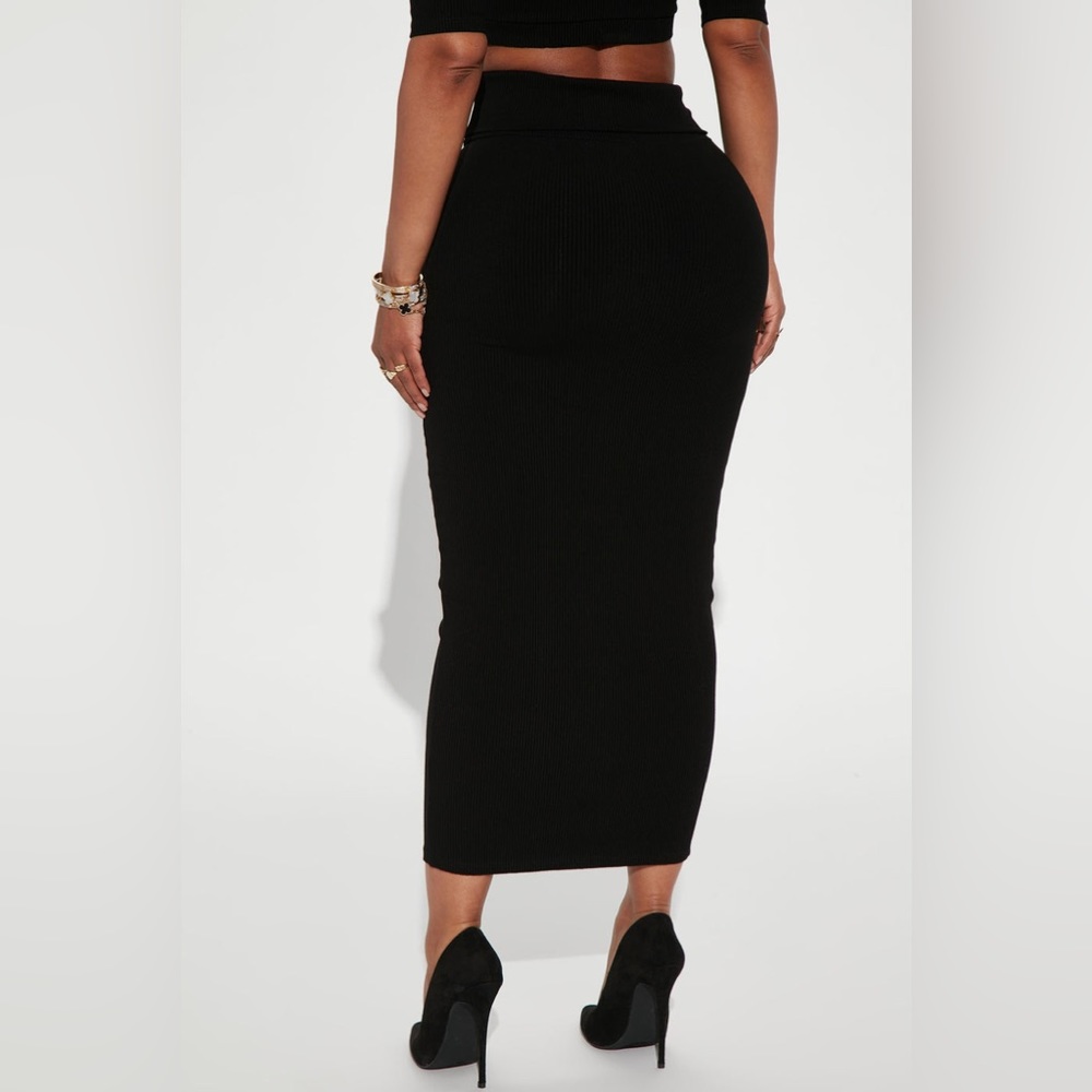 FASHION NOVA - Picture 2 of 2